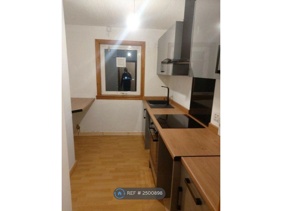 Property photo 3 of 8 Kitchen