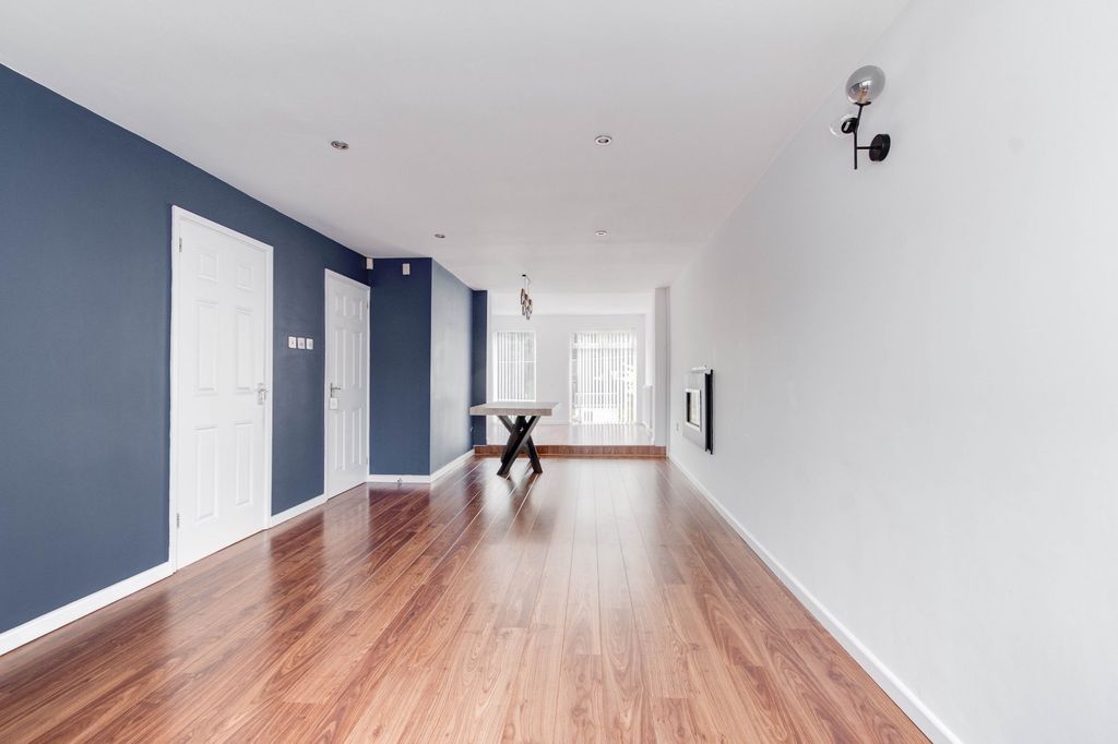 Property photo 2 of 17 Picture No. 09