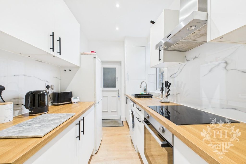 Property photo 3 of 9 Cam02002G0-Pr0257-Still008.Jpg