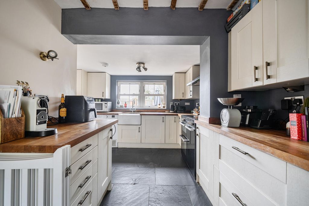 Property photo 3 of 18 Kitchen