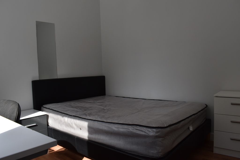 Property photo 2 of 19 Bedroom 1