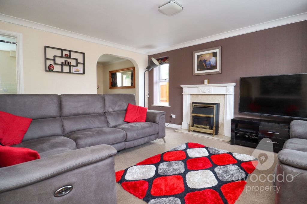 Property photo 2 of 17 4470385