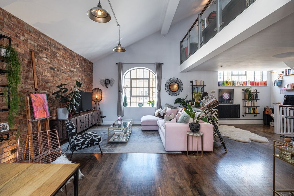 Property photo 1 of 31 Hannover-Place-1 (13).Jpg