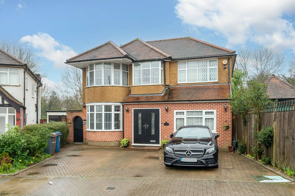 Property photo 2 of 18