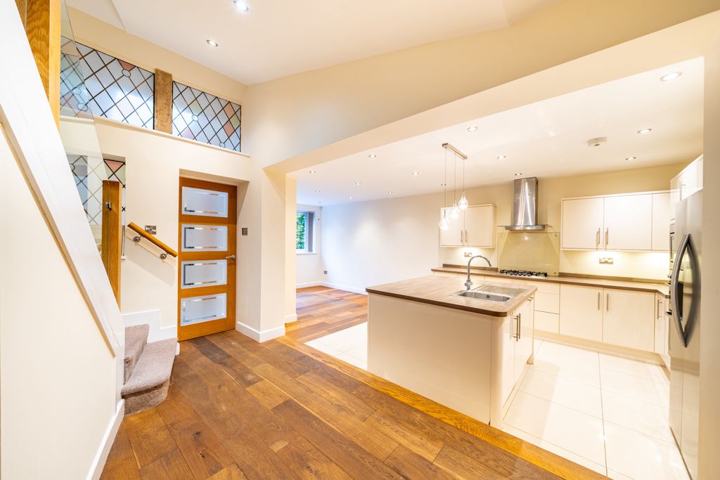 Property photo 3 of 23