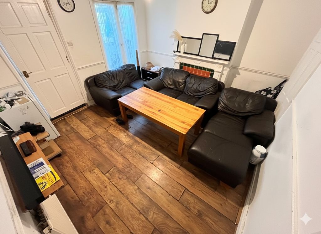 Property photo 2 of 8 4076193