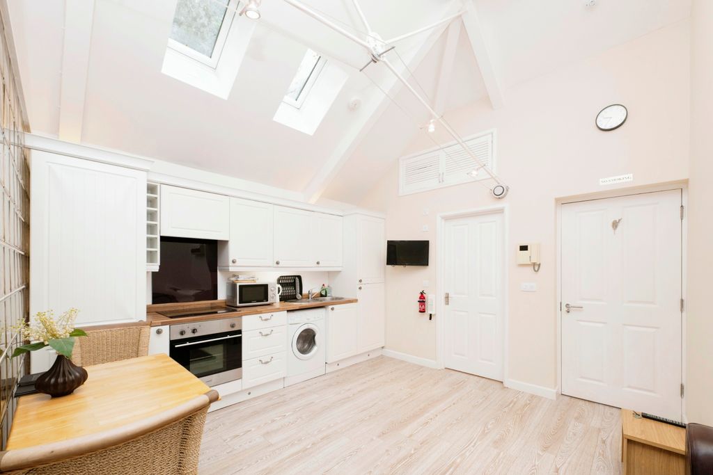 Property photo 2 of 17 Open Plan