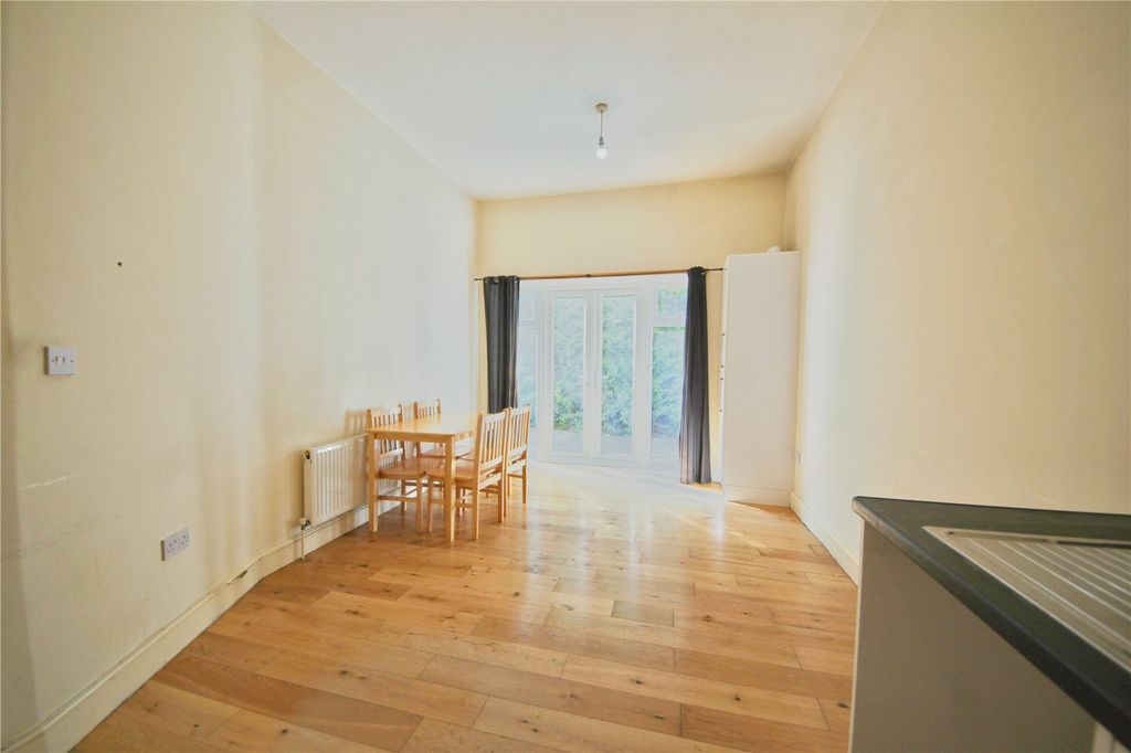 Property photo 2 of 15 Picture No. 17