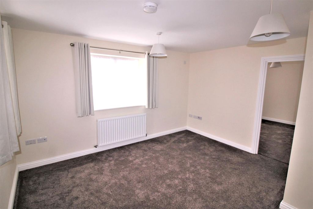 Property photo 3 of 5 Living Room