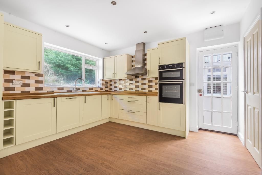 Property photo 2 of 12 Kitchen