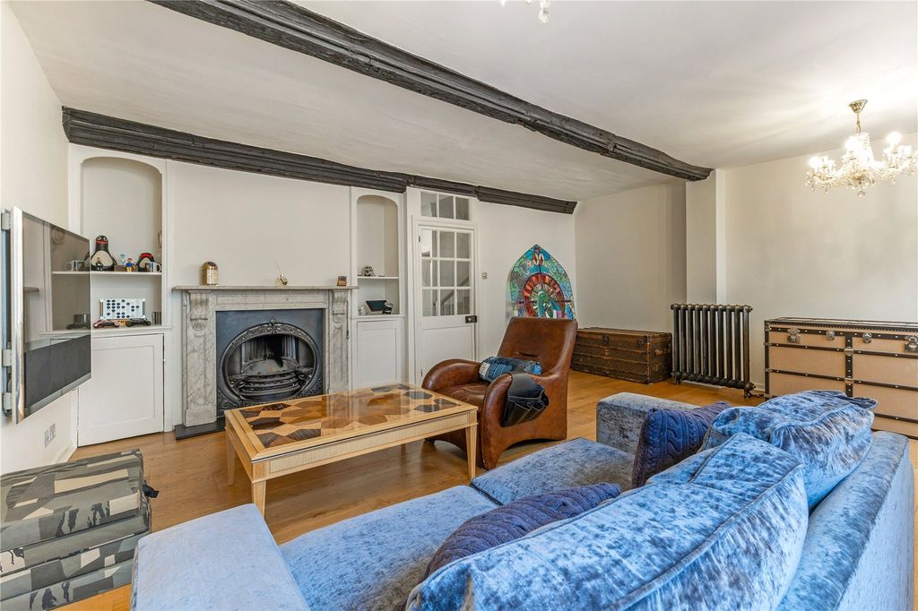 Property photo 3 of 21 Sitting Room