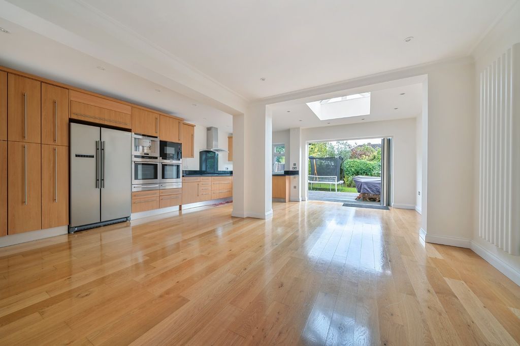 Property photo 1 of 17 Picture No. 06