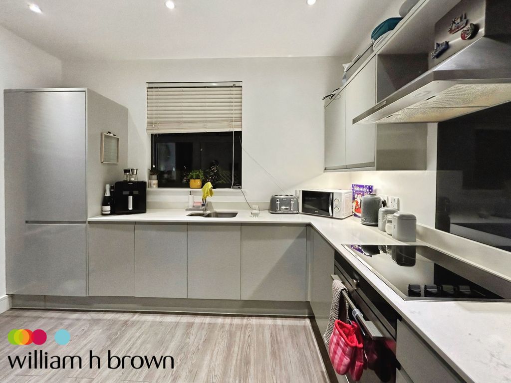 Property photo 3 of 12 Kitchen