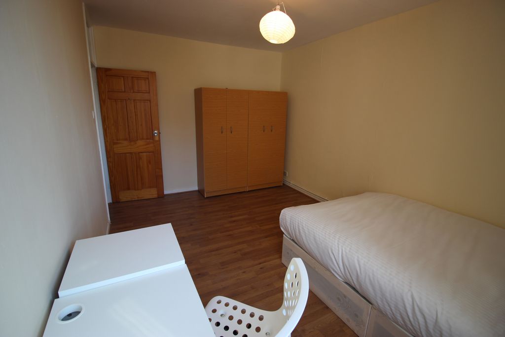 Property photo 1 of 4 Room