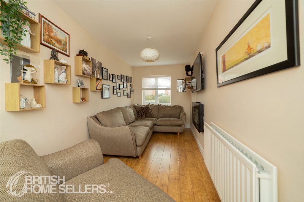 Property photo 2 of 37 Picture No. 17