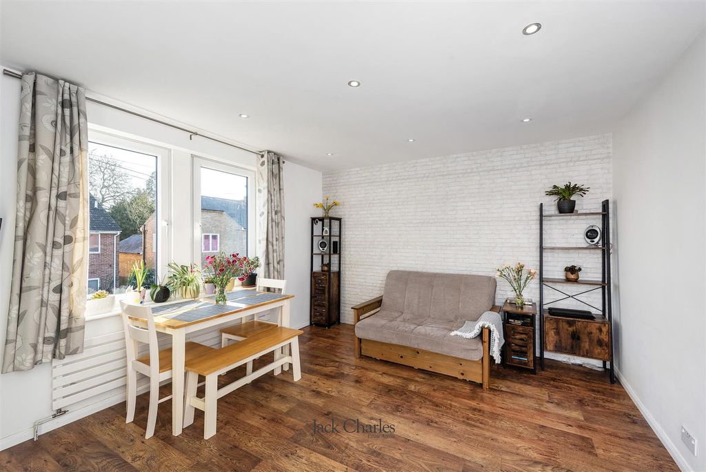 Property photo 2 of 14 16A Uridge Rd, Tn10 3Ea 001.Jpg