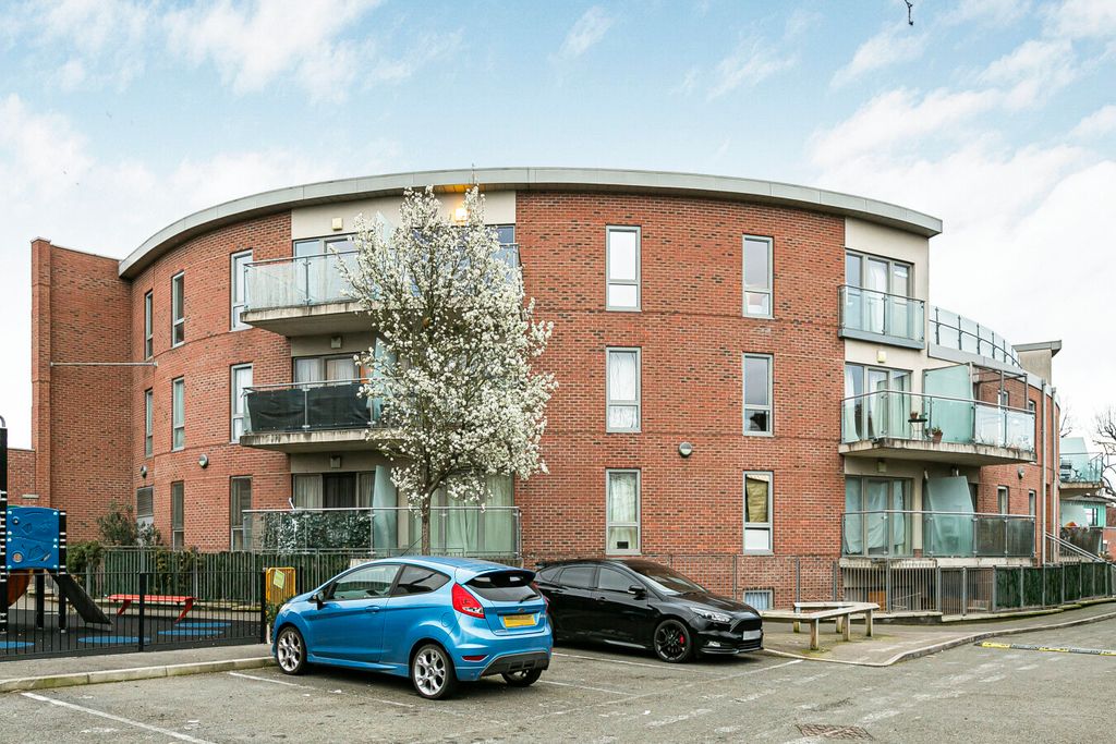 Property photo 1 of 16 Photo 0