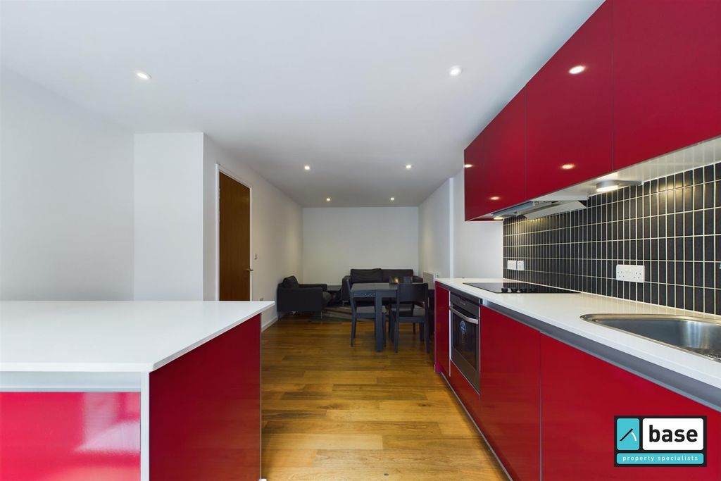 Property photo 1 of 15 Kitchen Reception