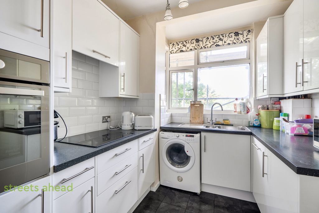 Property photo 2 of 11 503F310A-A6c8-4F9...
