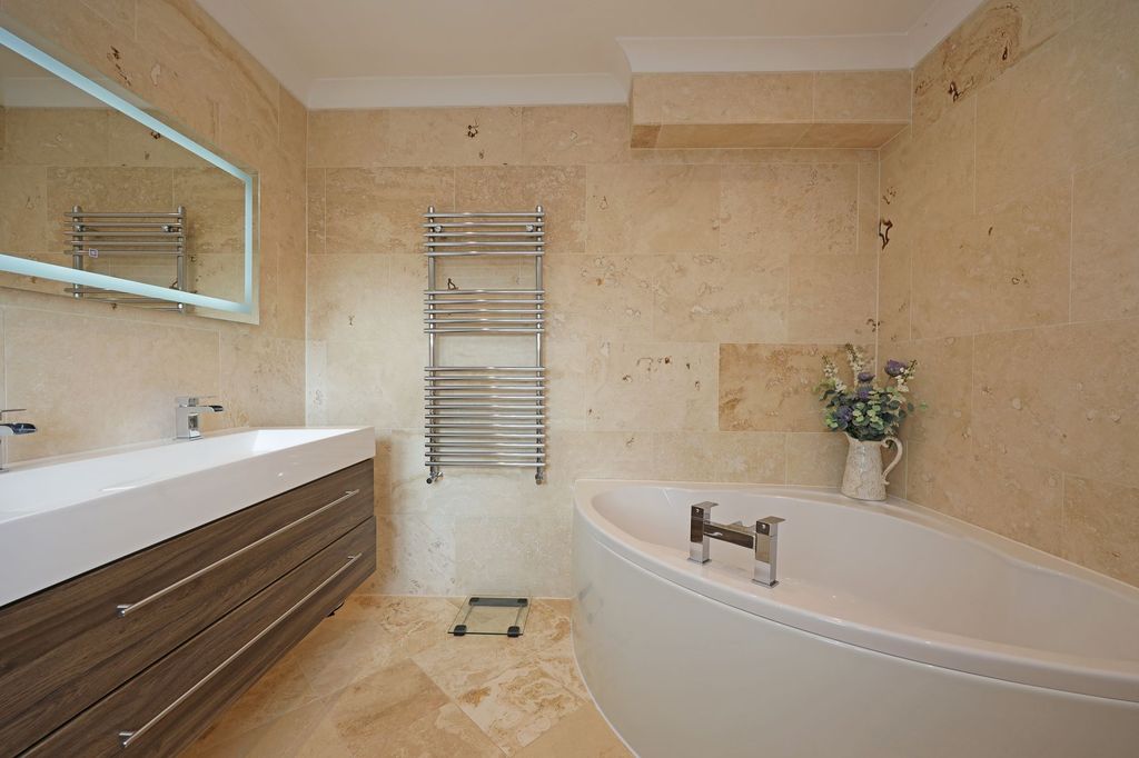 Property photo 3 of 26
