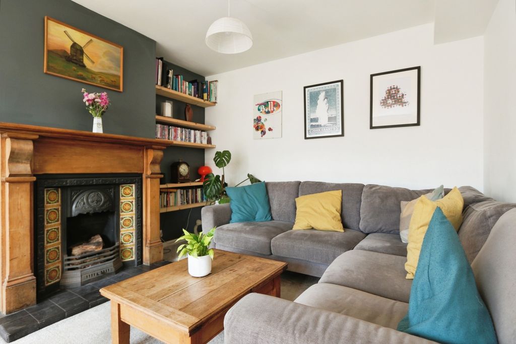 Property photo 3 of 33 4000377