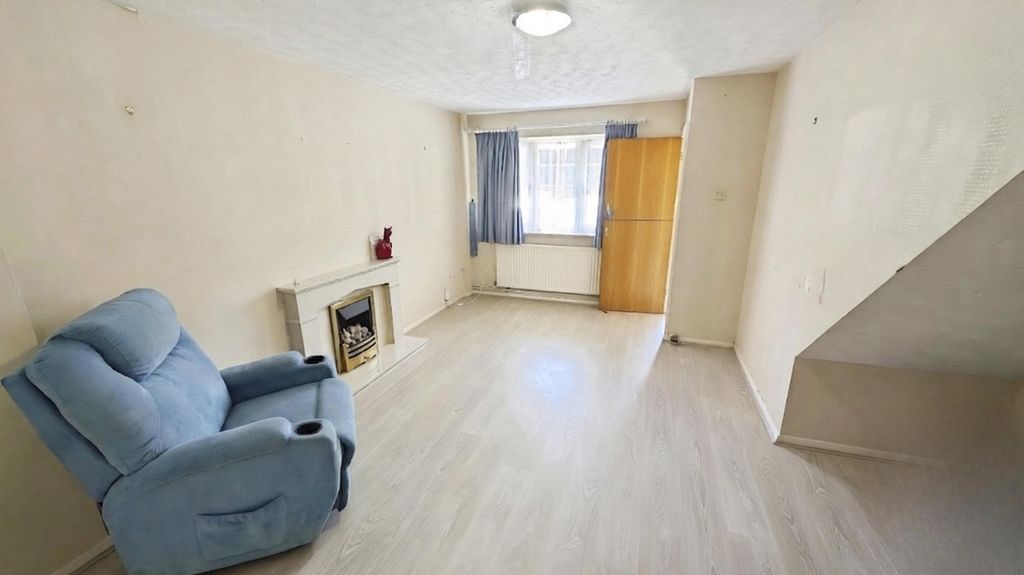 Property photo 2 of 15 Pbox-Img.Jpg