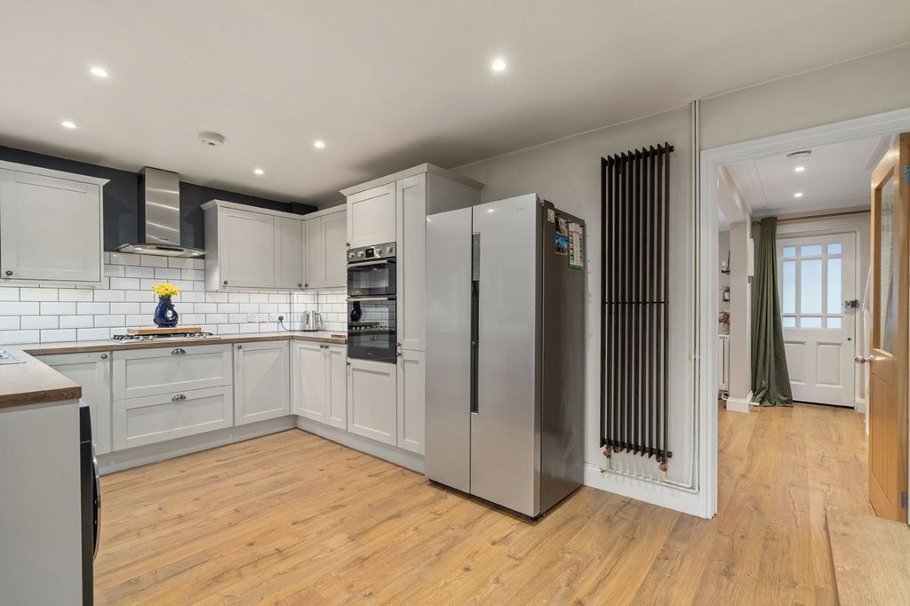 Property photo 3 of 22