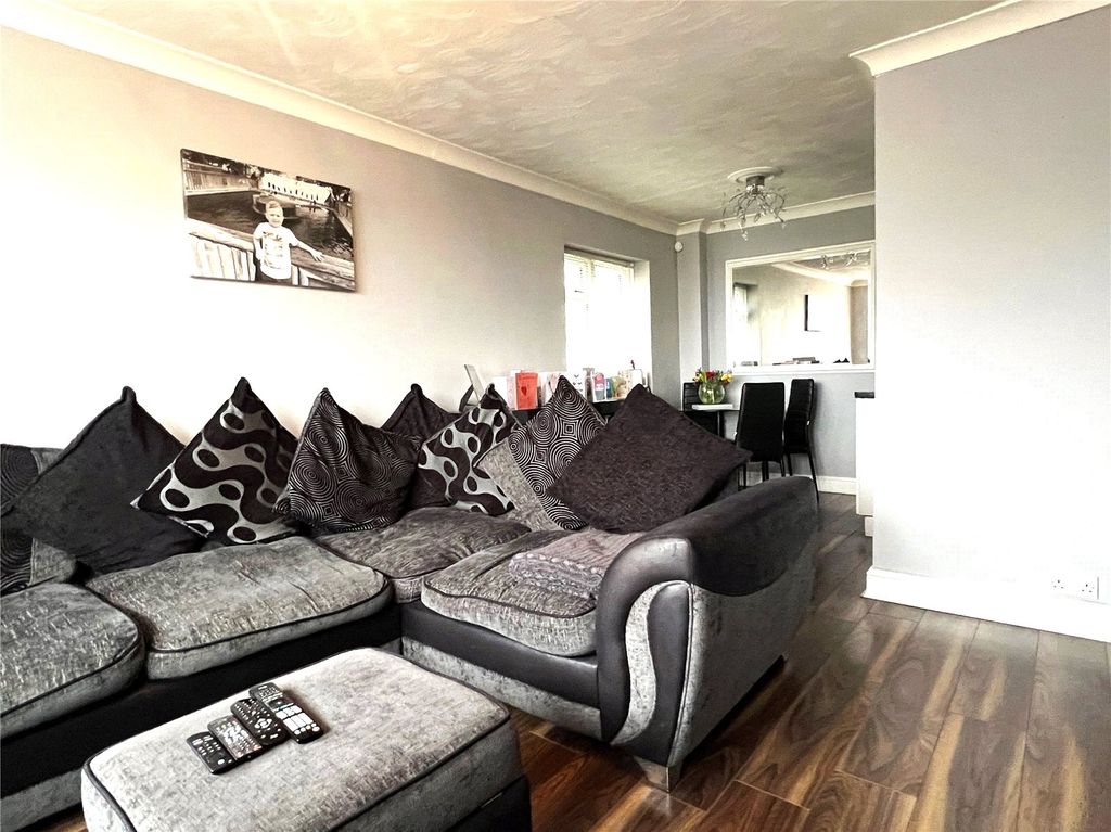 Property photo 3 of 7 Living Room