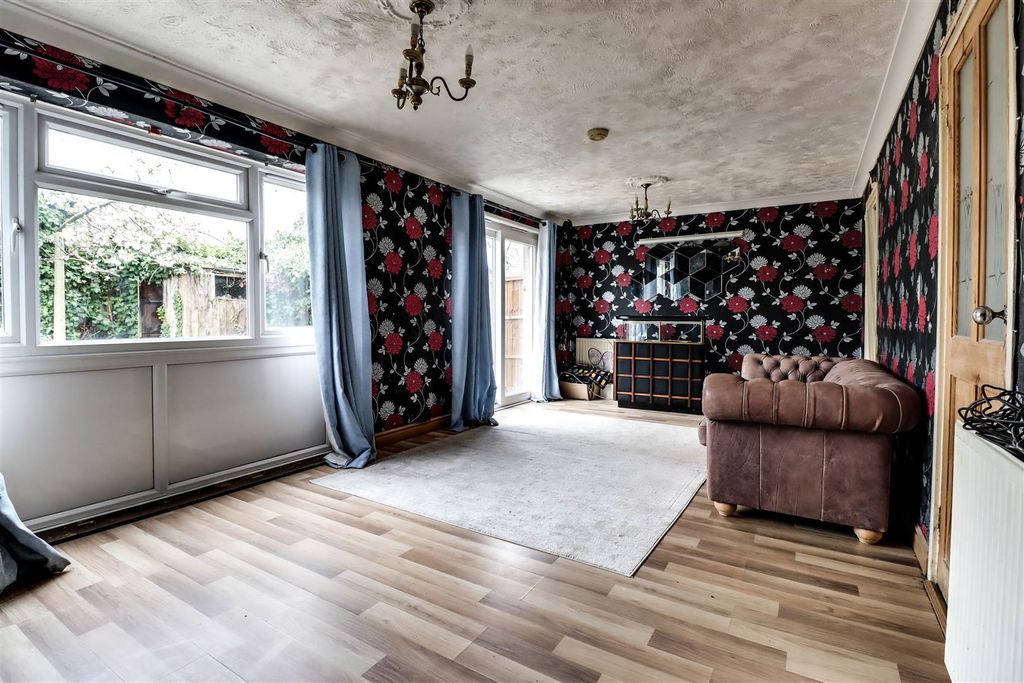 Property photo 3 of 11 8 Lapwing Road-4.Jpg