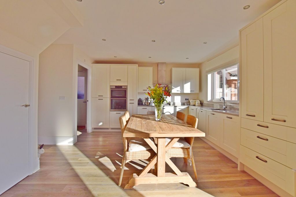 Property photo 3 of 9 Four Bedroom House To Rent