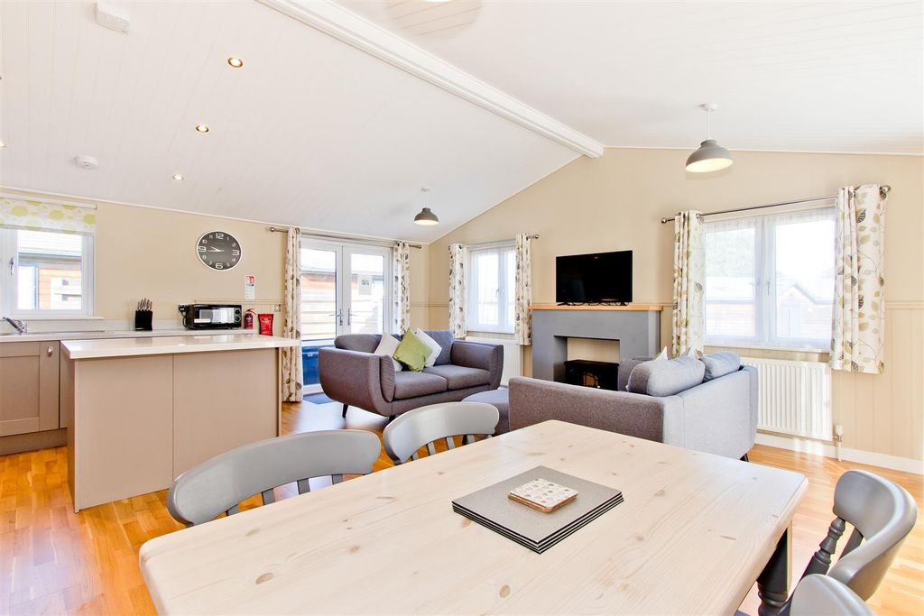 Property photo 3 of 13 Living1.Jpg