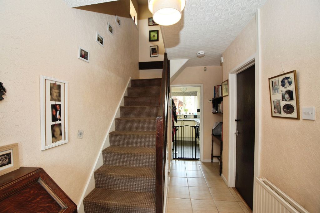 Property photo 2 of 20