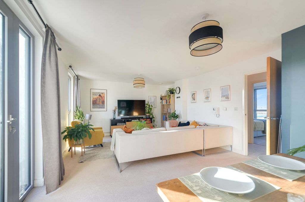 Property photo 3 of 29 Lounge (7).Jpg