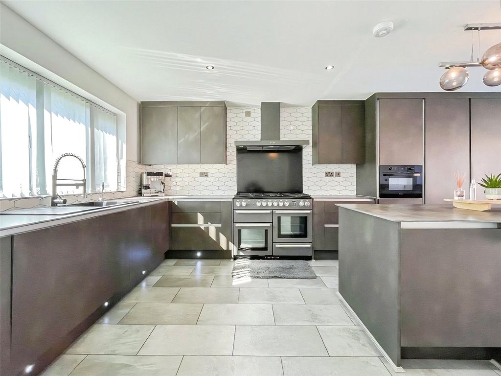 Property photo 3 of 34 Open Plan Kitchen