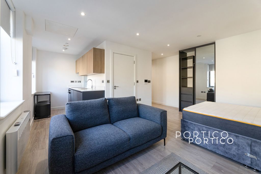 Property photo 3 of 11 Pbox-Img.Jpg