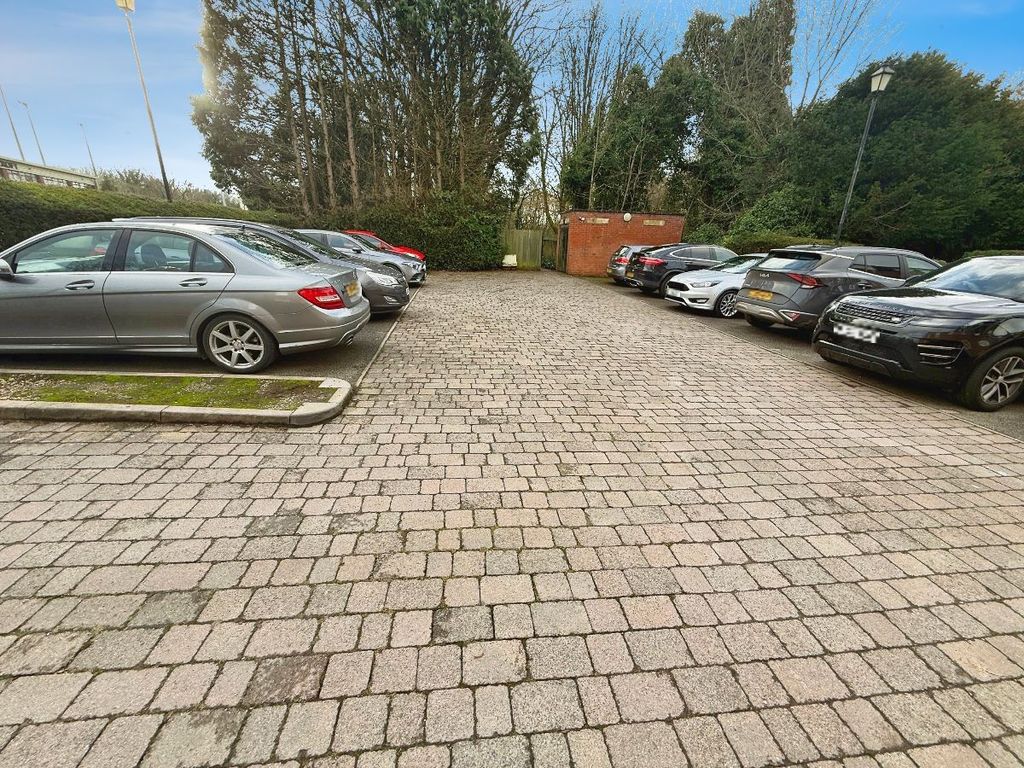 Property photo 2 of 18 Private Parking