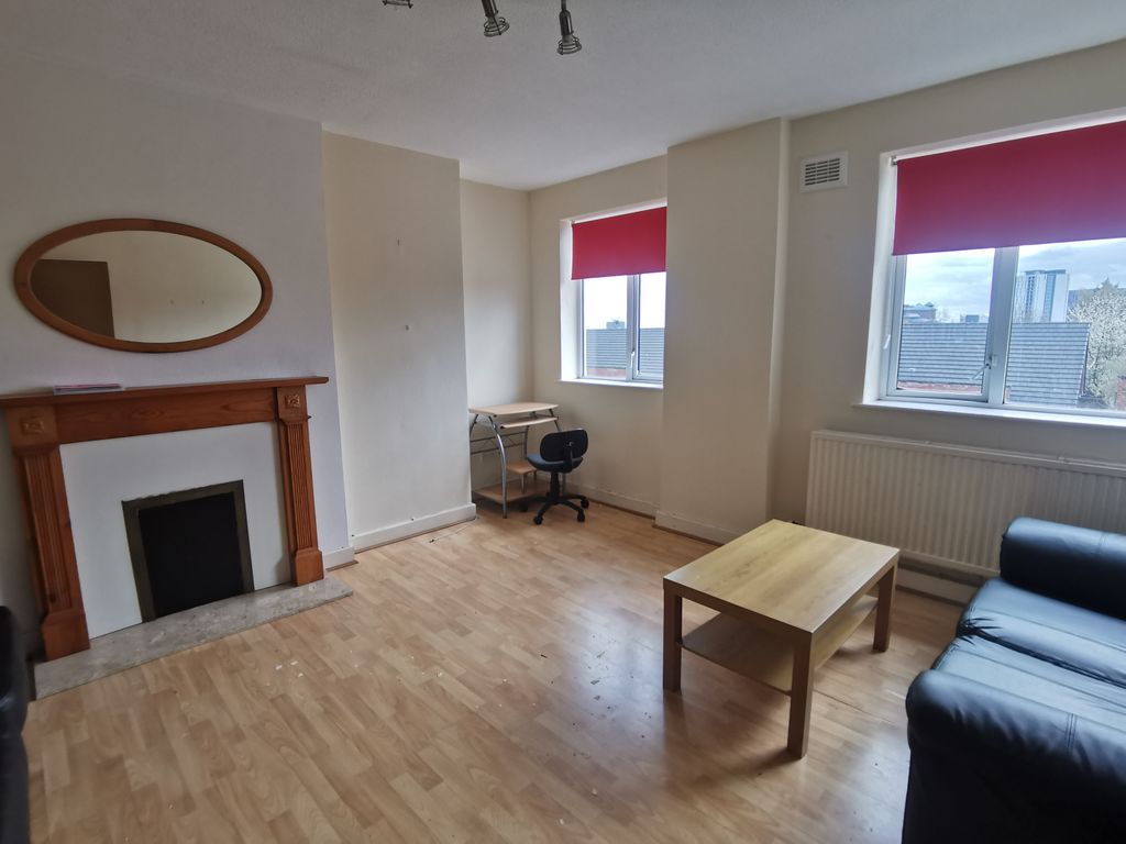 Property photo 2 of 12 Lounge