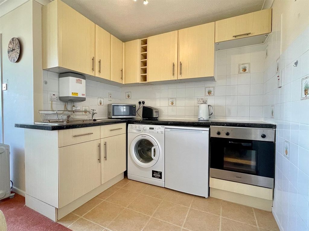Property photo 3 of 9