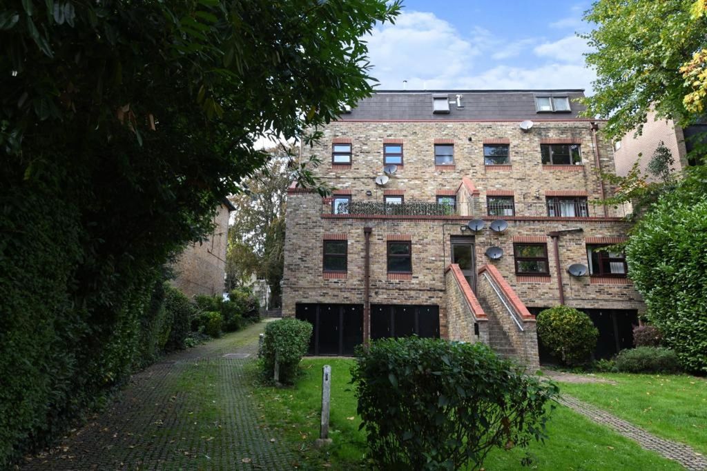 Property photo 2 of 13 Outside