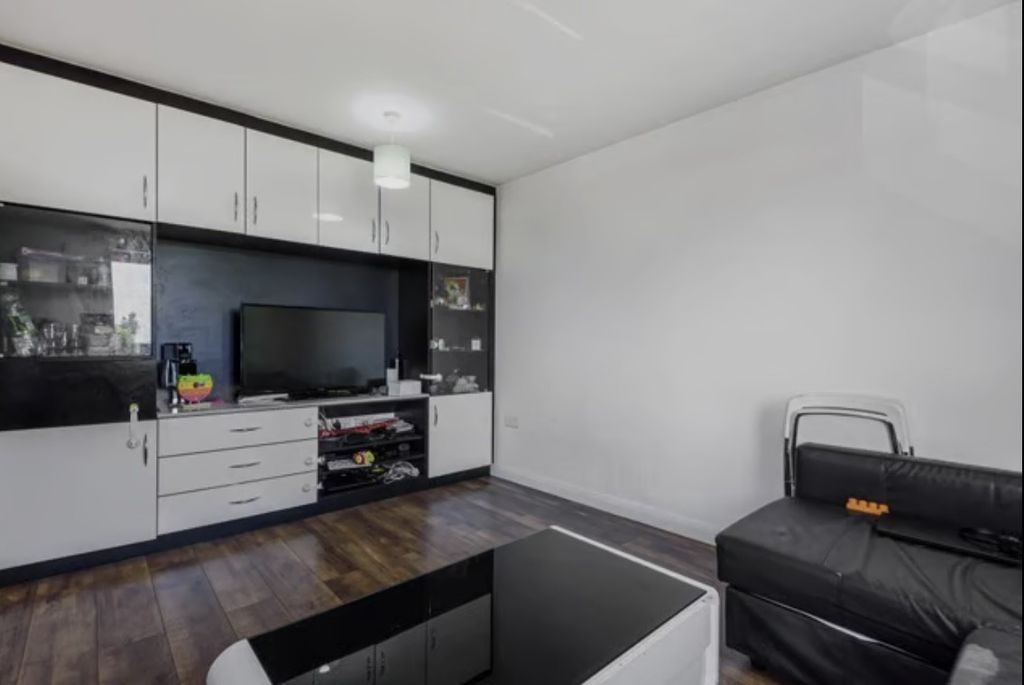 Property photo 1 of 6