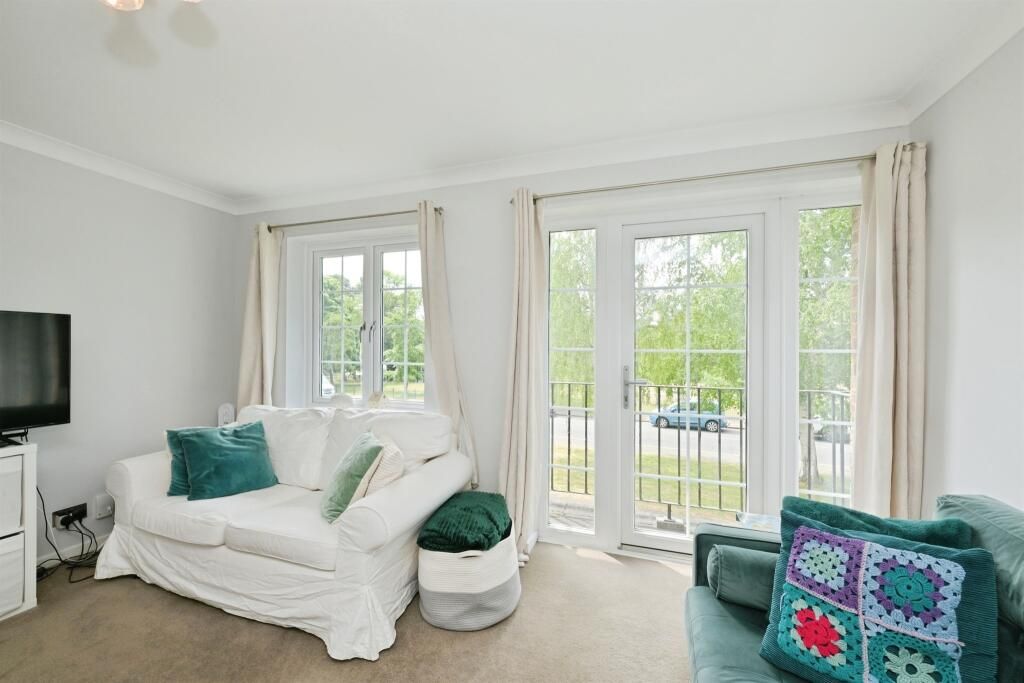 Property photo 2 of 11 Bathroom