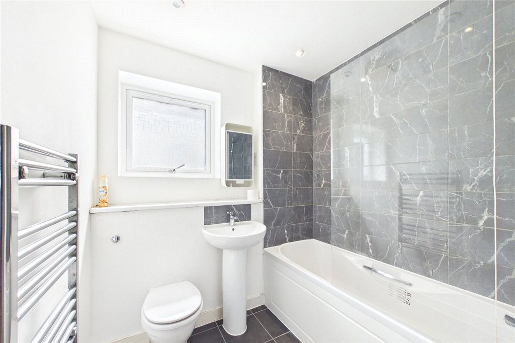 Property photo 3 of 10 Picture No. 04