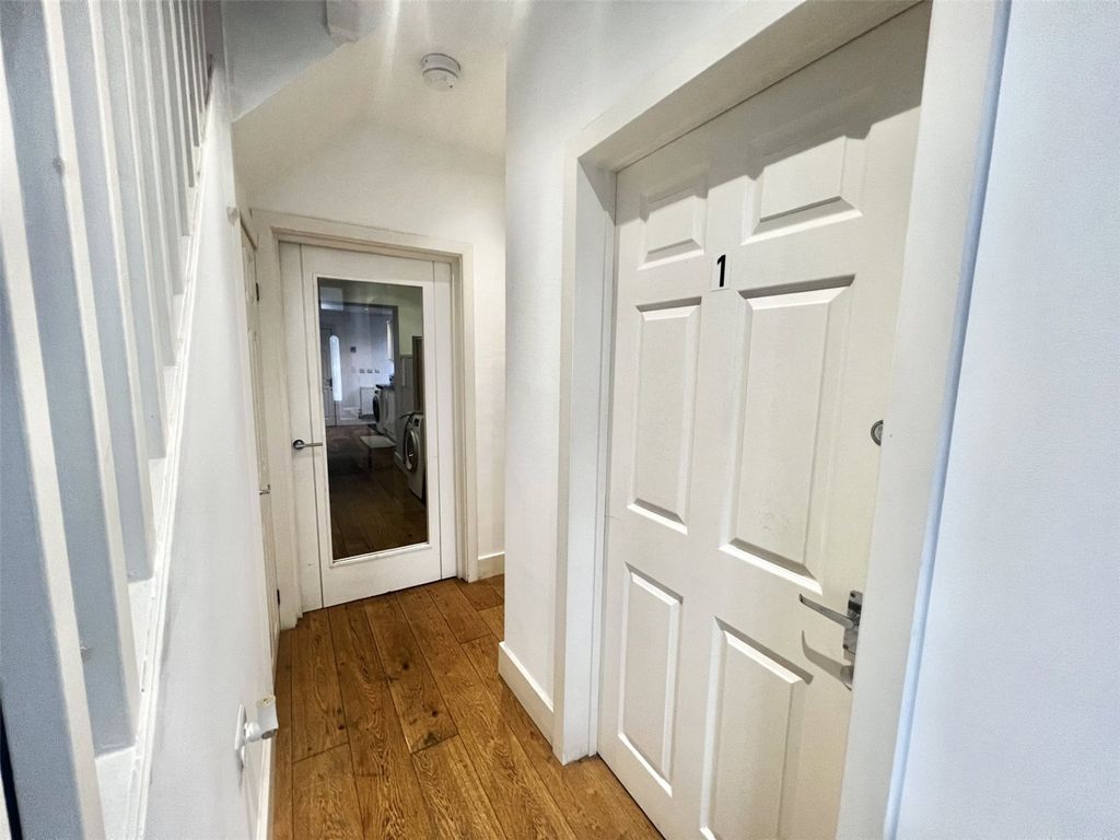 Property photo 3 of 8 Picture No. 09