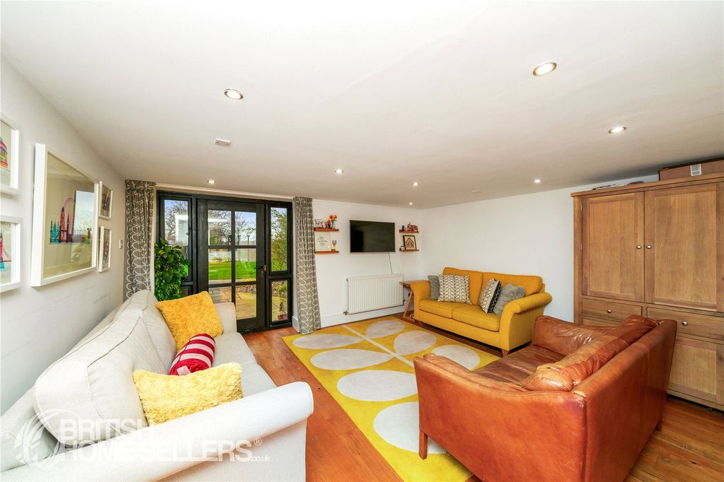 Property photo 3 of 15 Picture No. 11