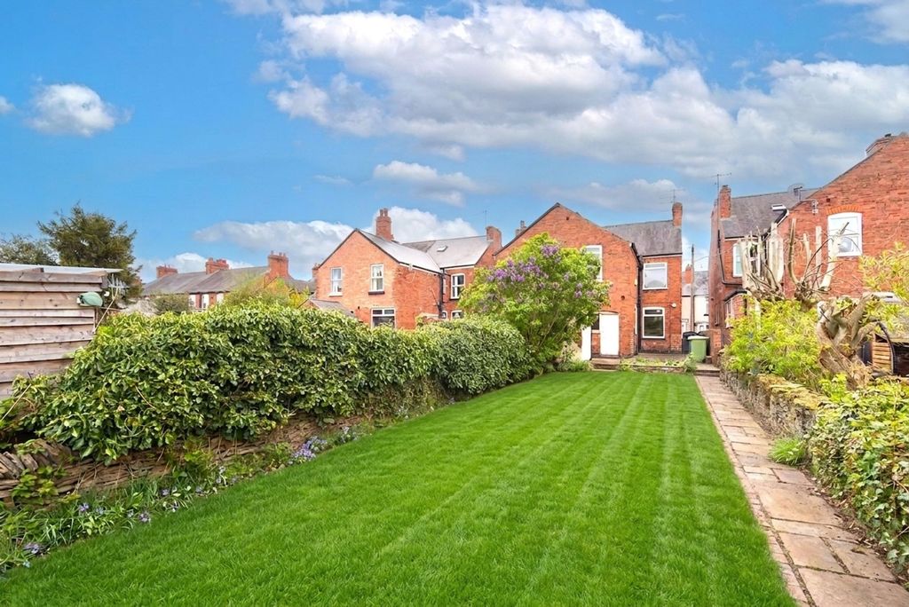 Property photo 2 of 19