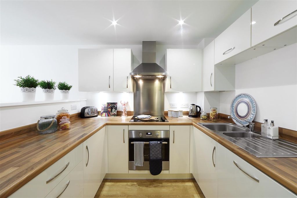 Property photo 3 of 8 Kitchen.Jpg