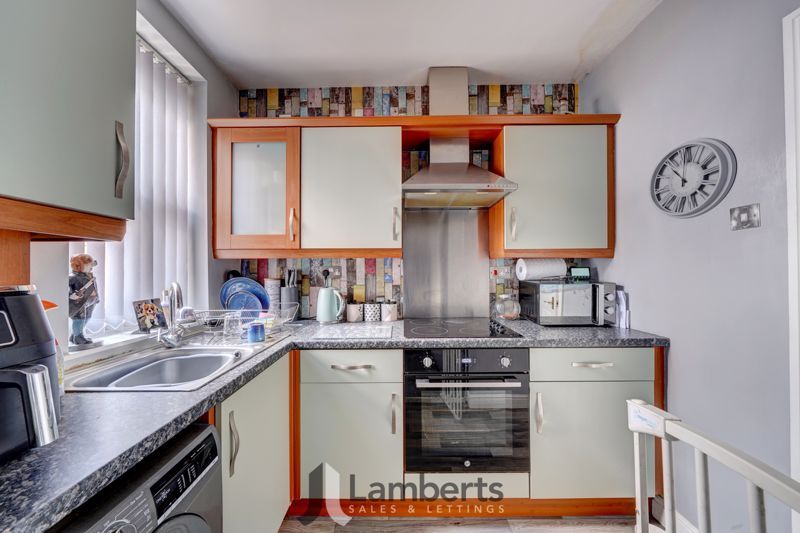 Property photo 3 of 8 Kitchen