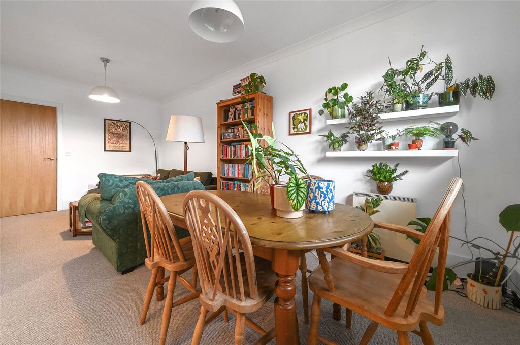 Property photo 2 of 11 Living Room