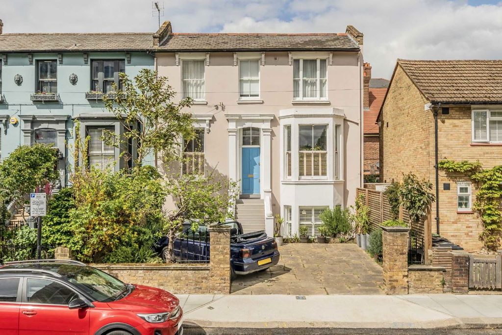 Property photo 1 of 8