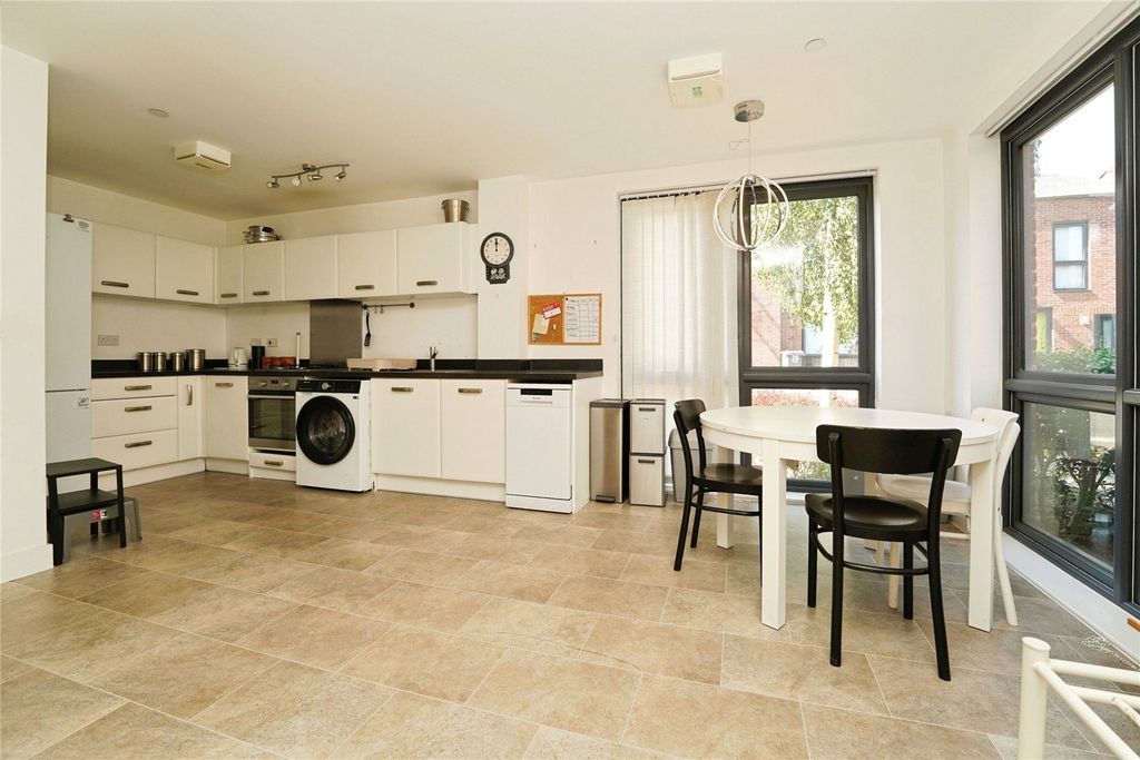 Property photo 3 of 16 Picture No. 29